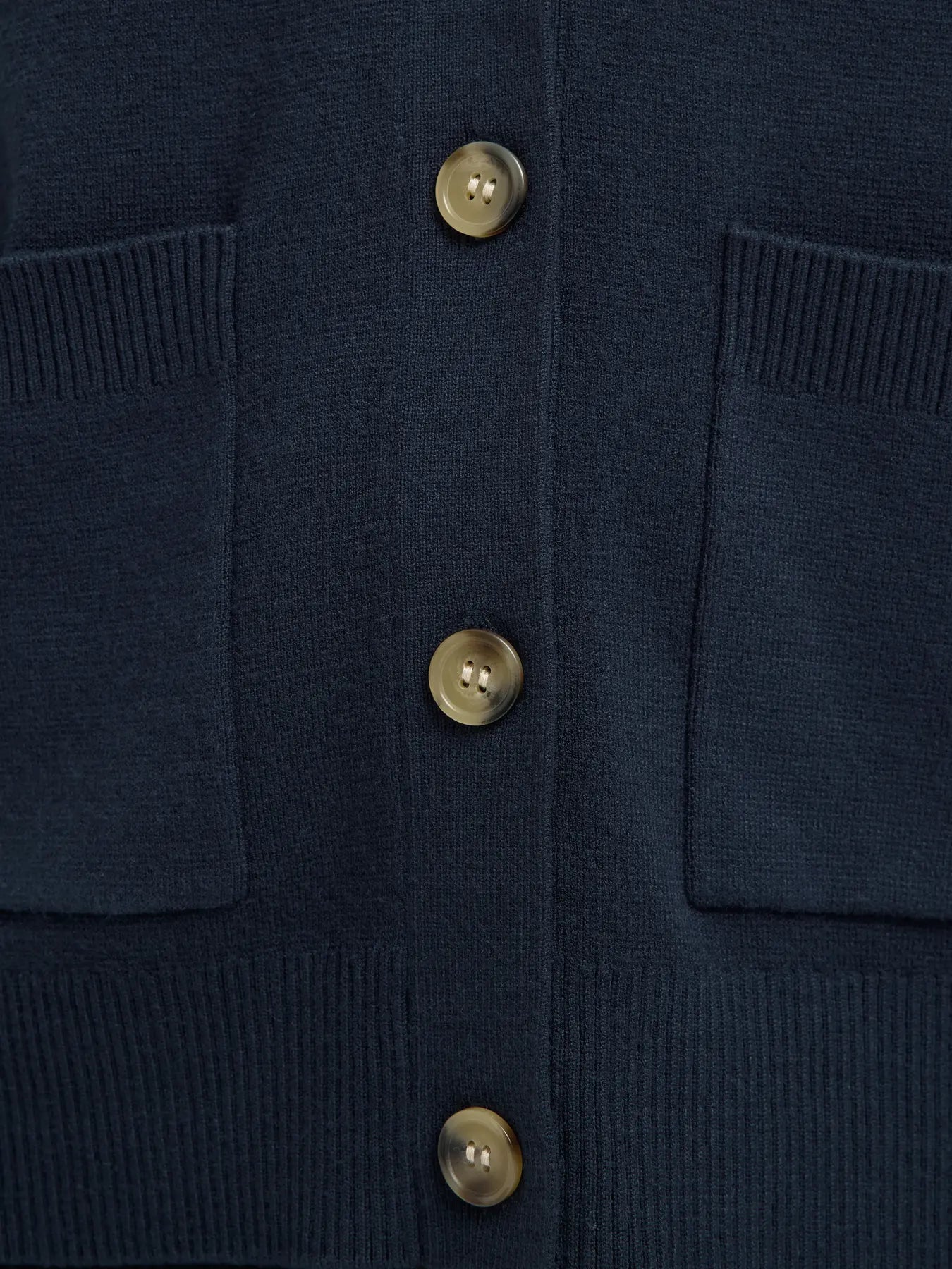 Cardigan Kamma button