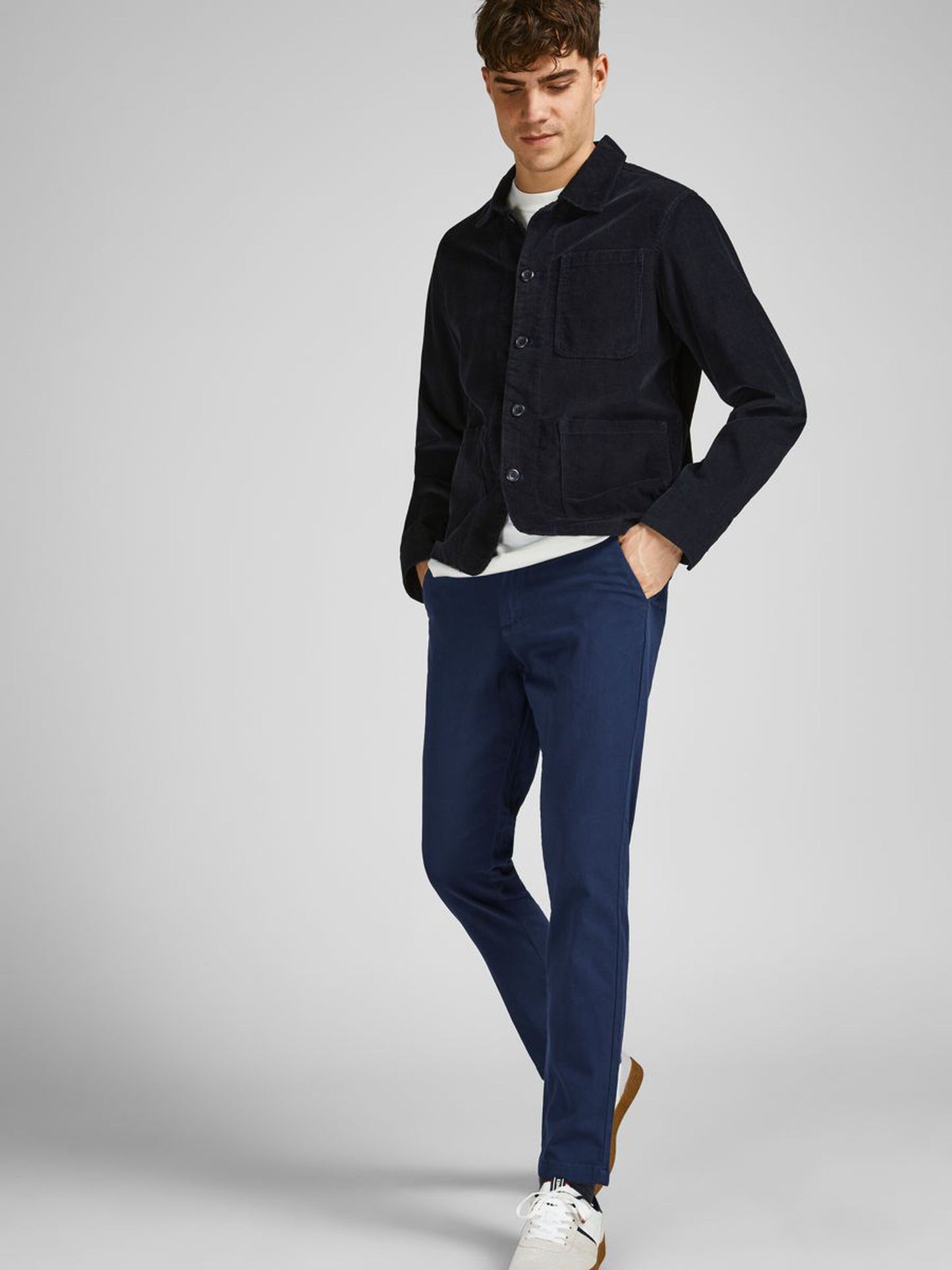 Chinos Ollie Jagger, navy blazer