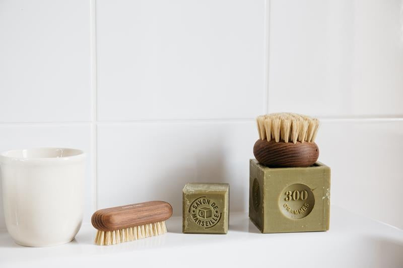 Nagelborste, askträ